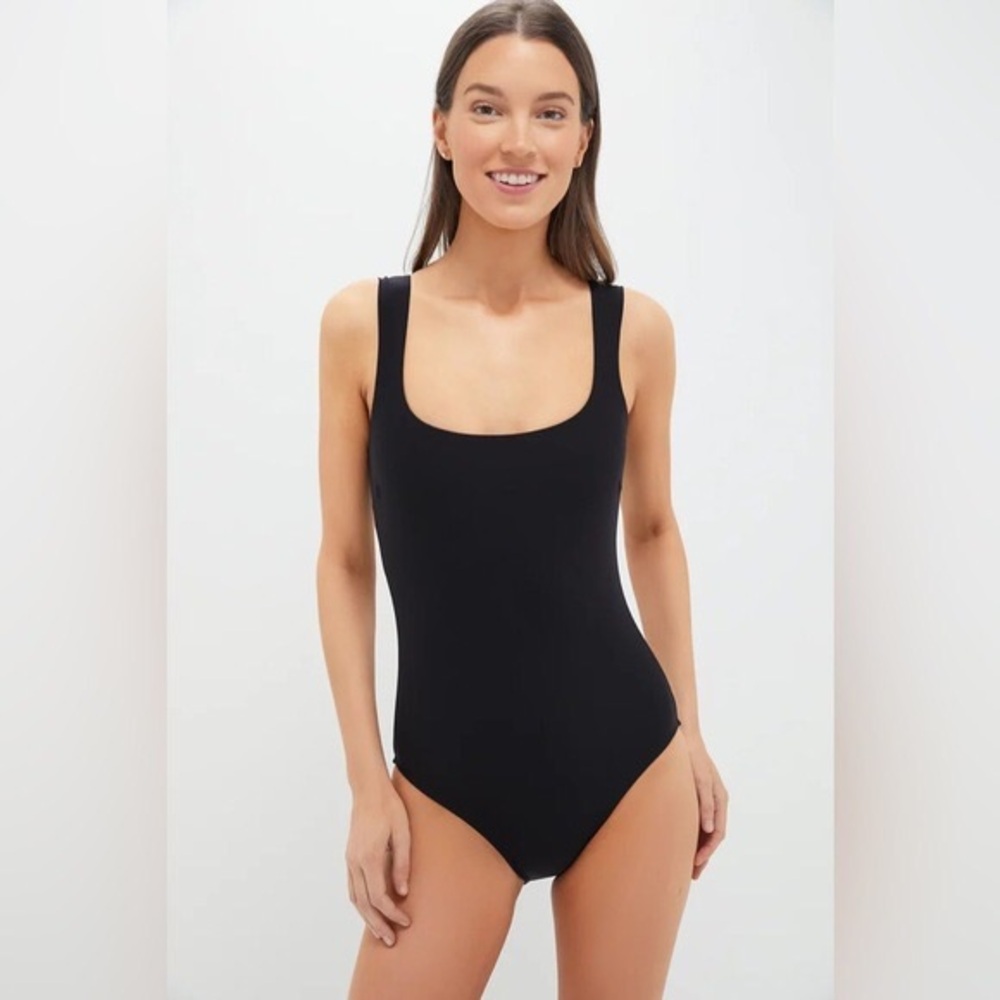 NWT Stylest Caviar Dreamsculpt Square Neck Tank One Piece Black
